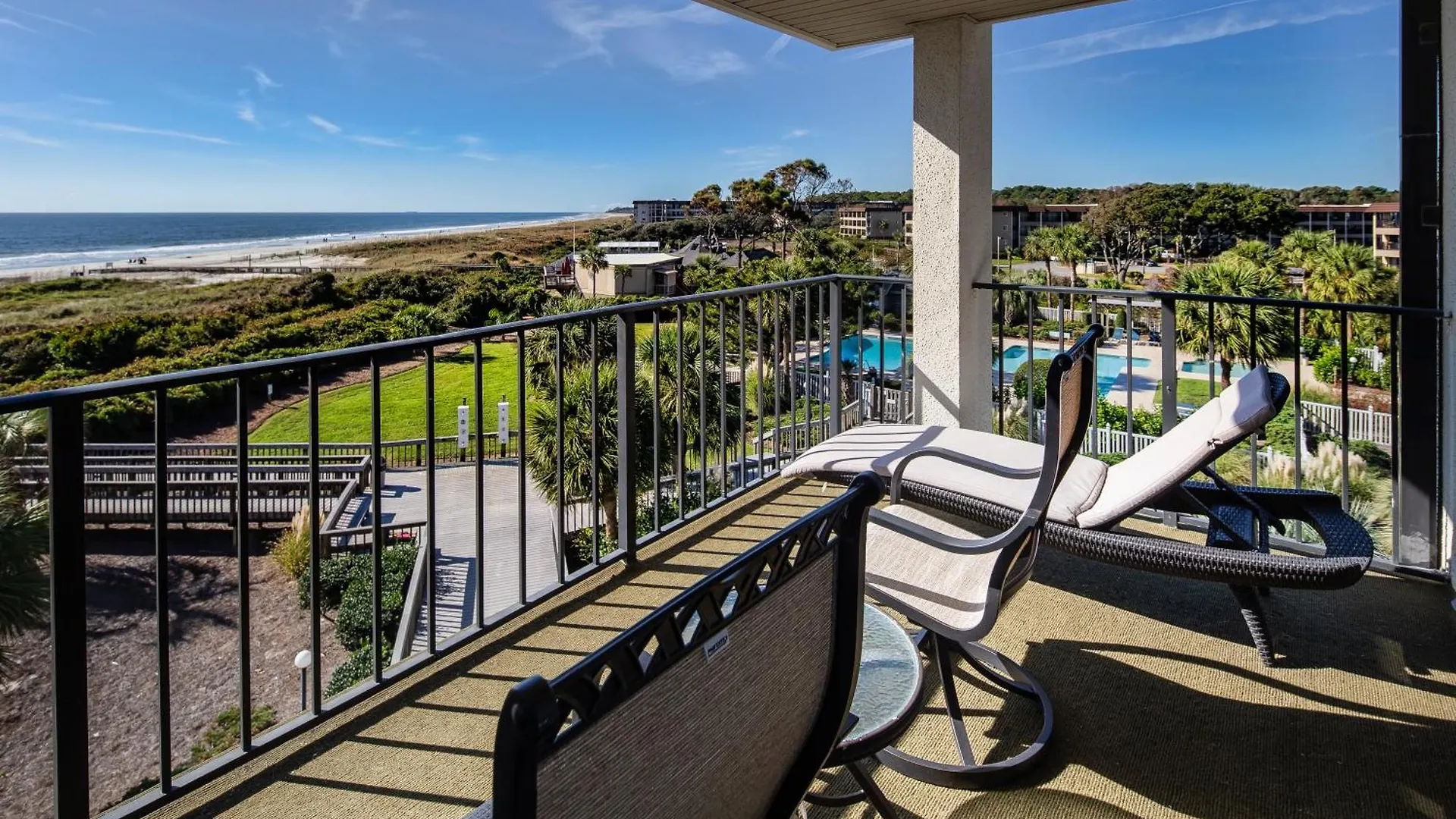 Ocean Views, Bikes, Private Balcony Villa Hilton Head Island